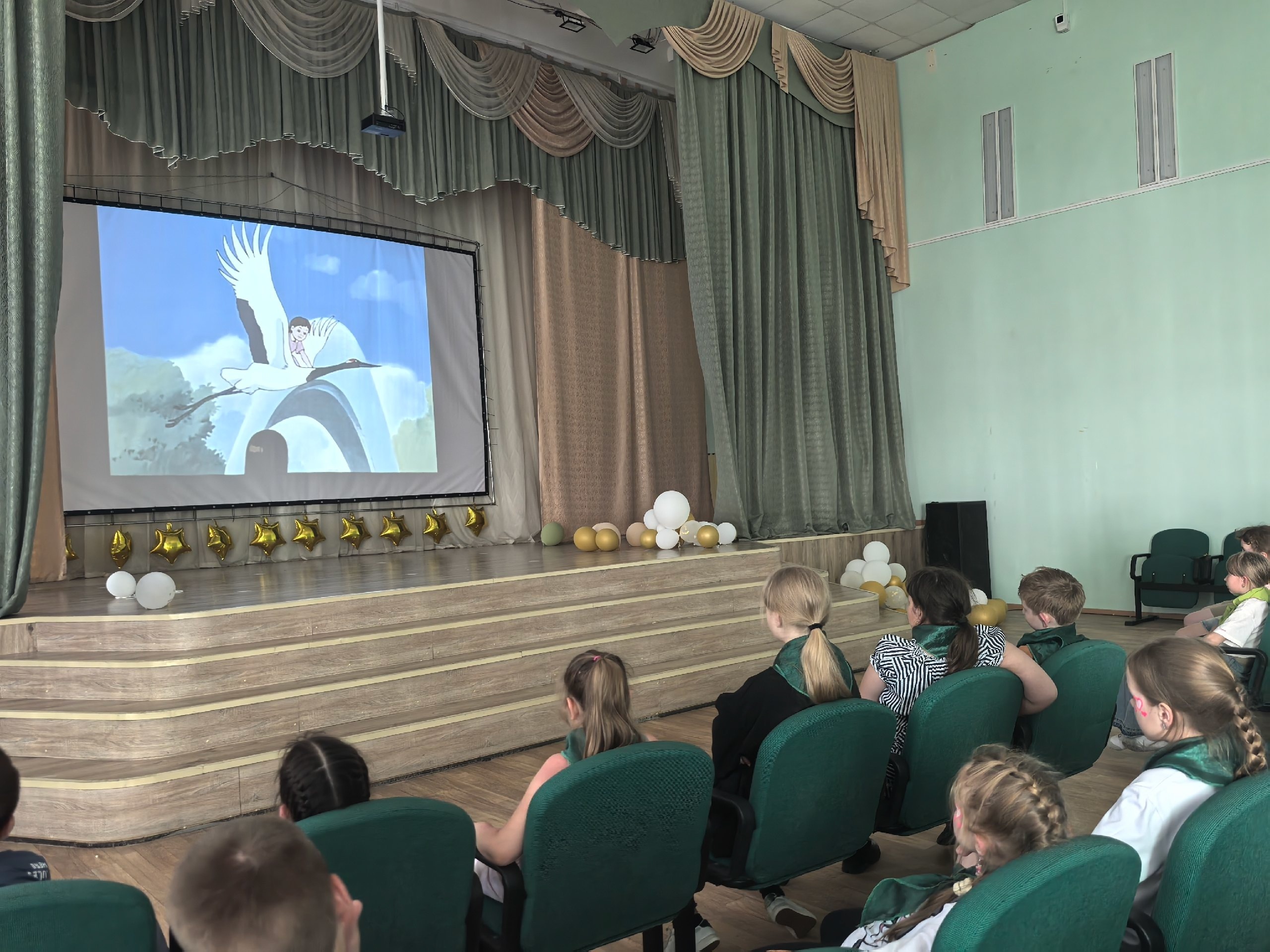Просмотр мультфильма— посвящённый Международному Дню Невинных Детей — Жертв Агрессии..