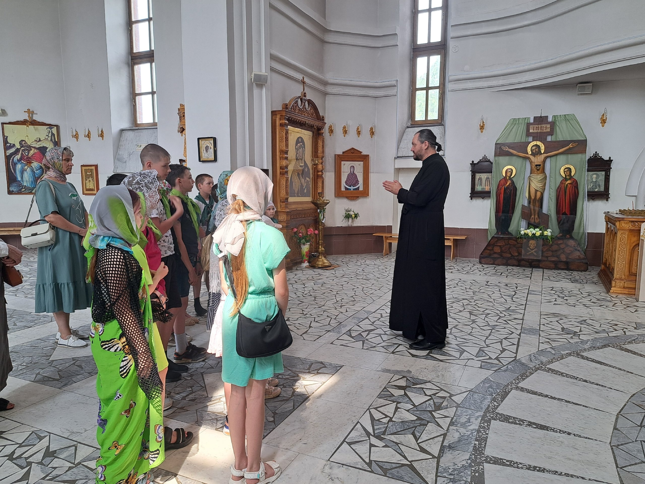 Экскурсия в церковь..